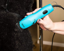 Load image into Gallery viewer, WAHL Professional Animal KM10 2 Speed Brushless Motor Clipper Kit